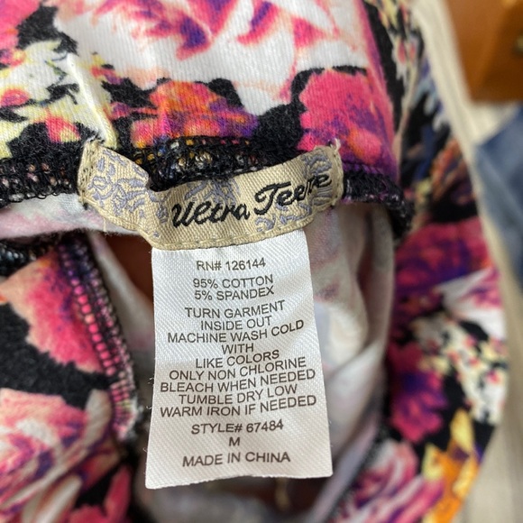 Simple Rose print Skater Skirt - Picture 3 of 3